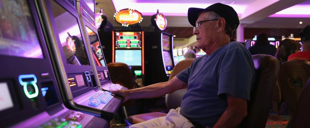 Dive into Mesmerizing Worlds with Themed Online Slots and Rewards